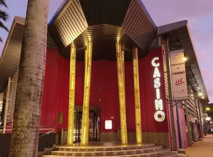 Façade du Casino des Trois-Îlets, rue des Bougainvilliers — Martinique