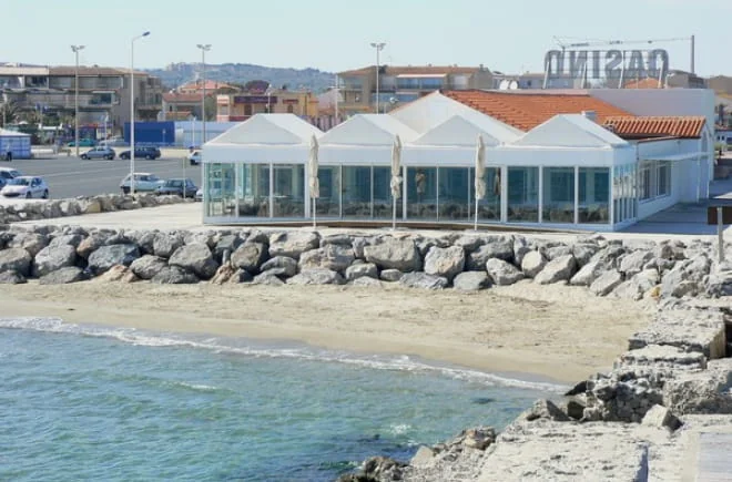 Façade du Stelsia Casino de Port-la-Nouvelle, place Paul Valéry — Aude
